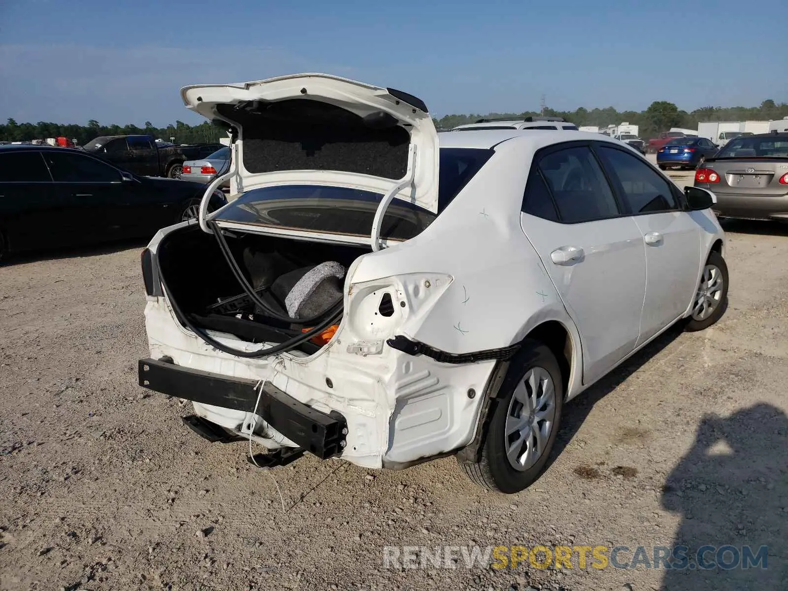 4 fotografías del automóvil dañado 5YFBURHE6KP861144 TOYOTA COROLLA 2019