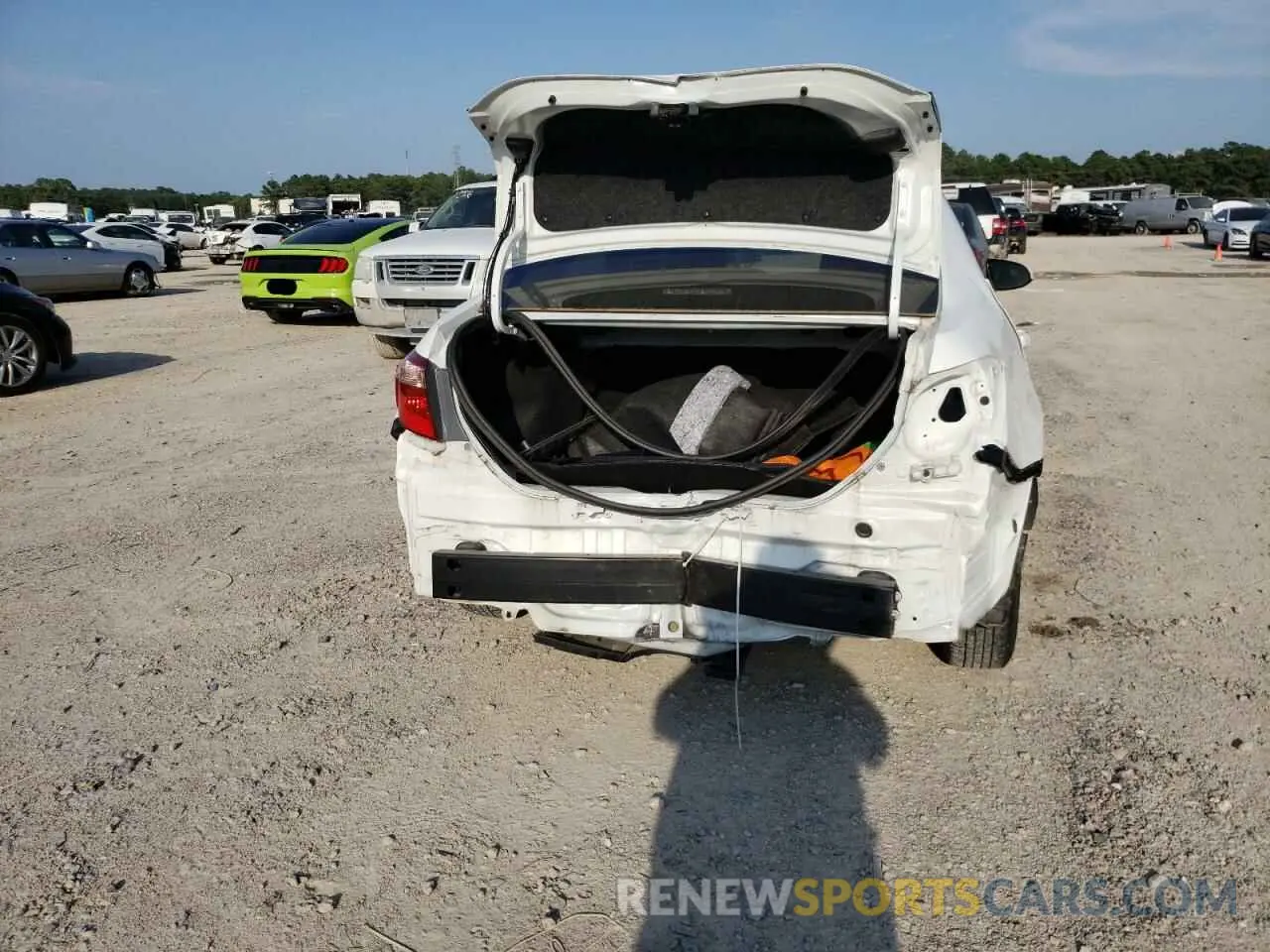 9 fotografías del automóvil dañado 5YFBURHE6KP861144 TOYOTA COROLLA 2019