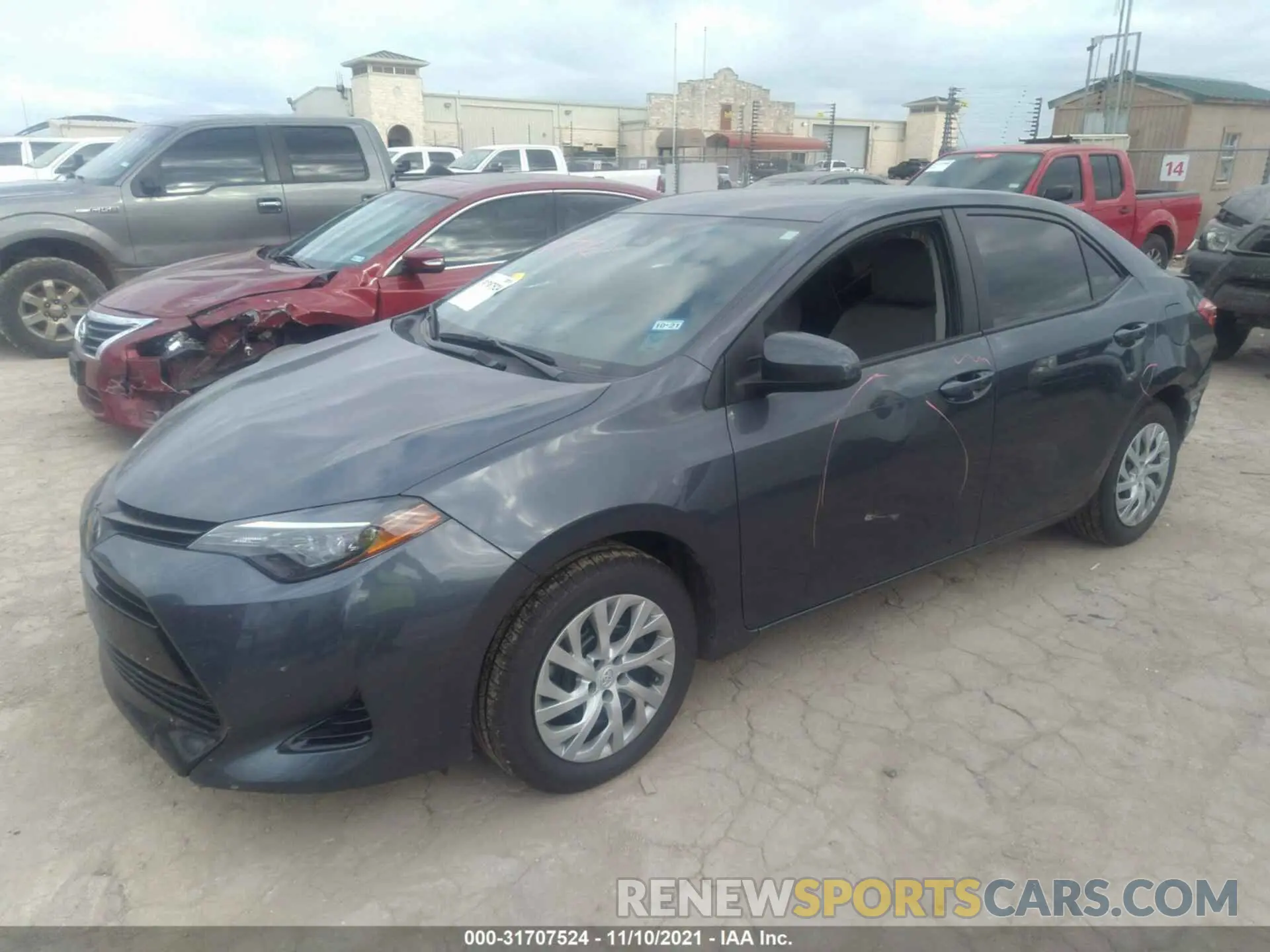 2 fotografías del automóvil dañado 5YFBURHE6KP866456 TOYOTA COROLLA 2019