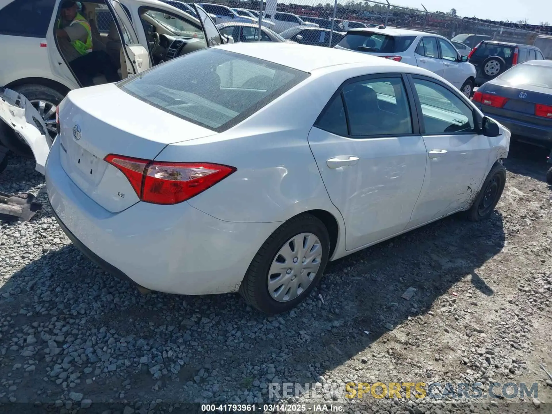 4 fotografías del automóvil dañado 5YFBURHE6KP867669 TOYOTA COROLLA 2019