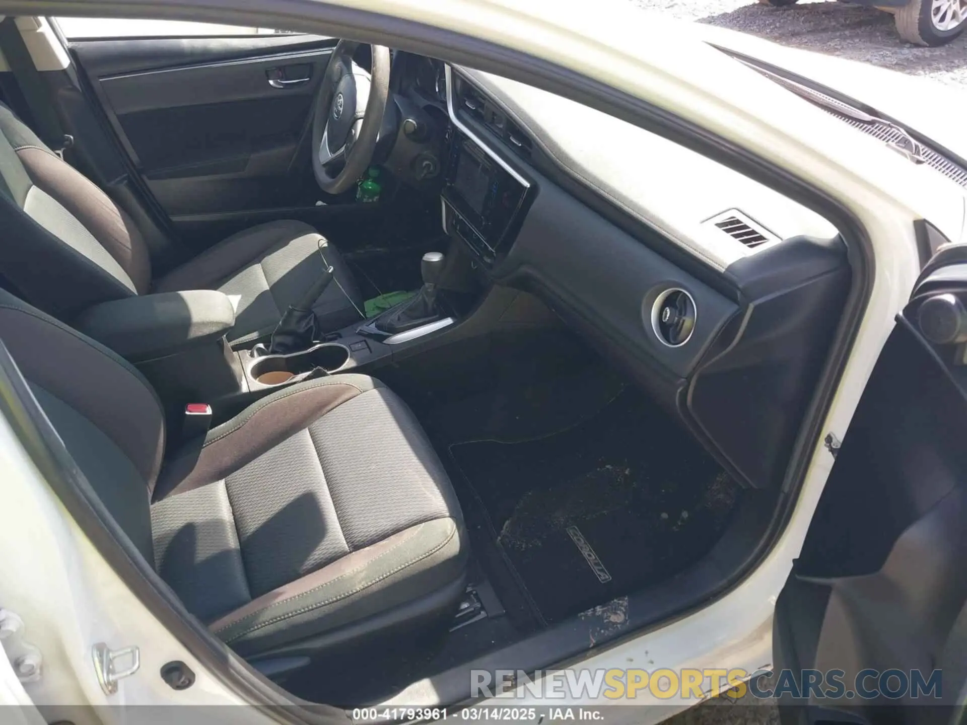 5 fotografías del automóvil dañado 5YFBURHE6KP867669 TOYOTA COROLLA 2019