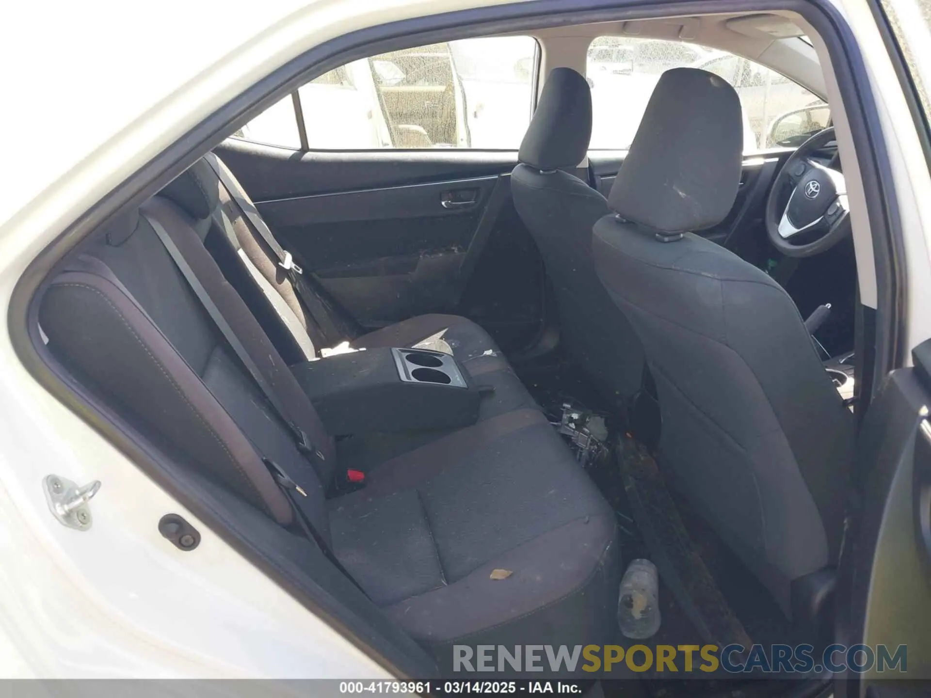 8 fotografías del automóvil dañado 5YFBURHE6KP867669 TOYOTA COROLLA 2019