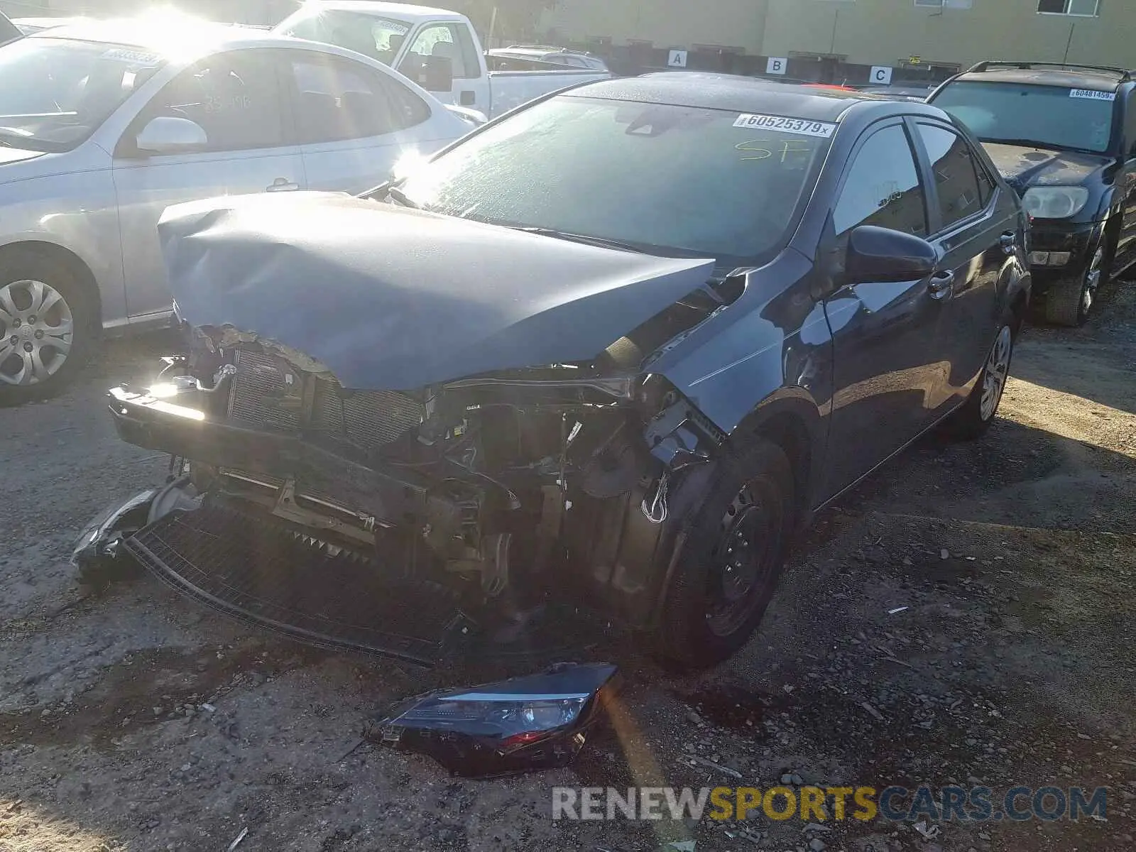 2 fotografías del automóvil dañado 5YFBURHE6KP869177 TOYOTA COROLLA 2019