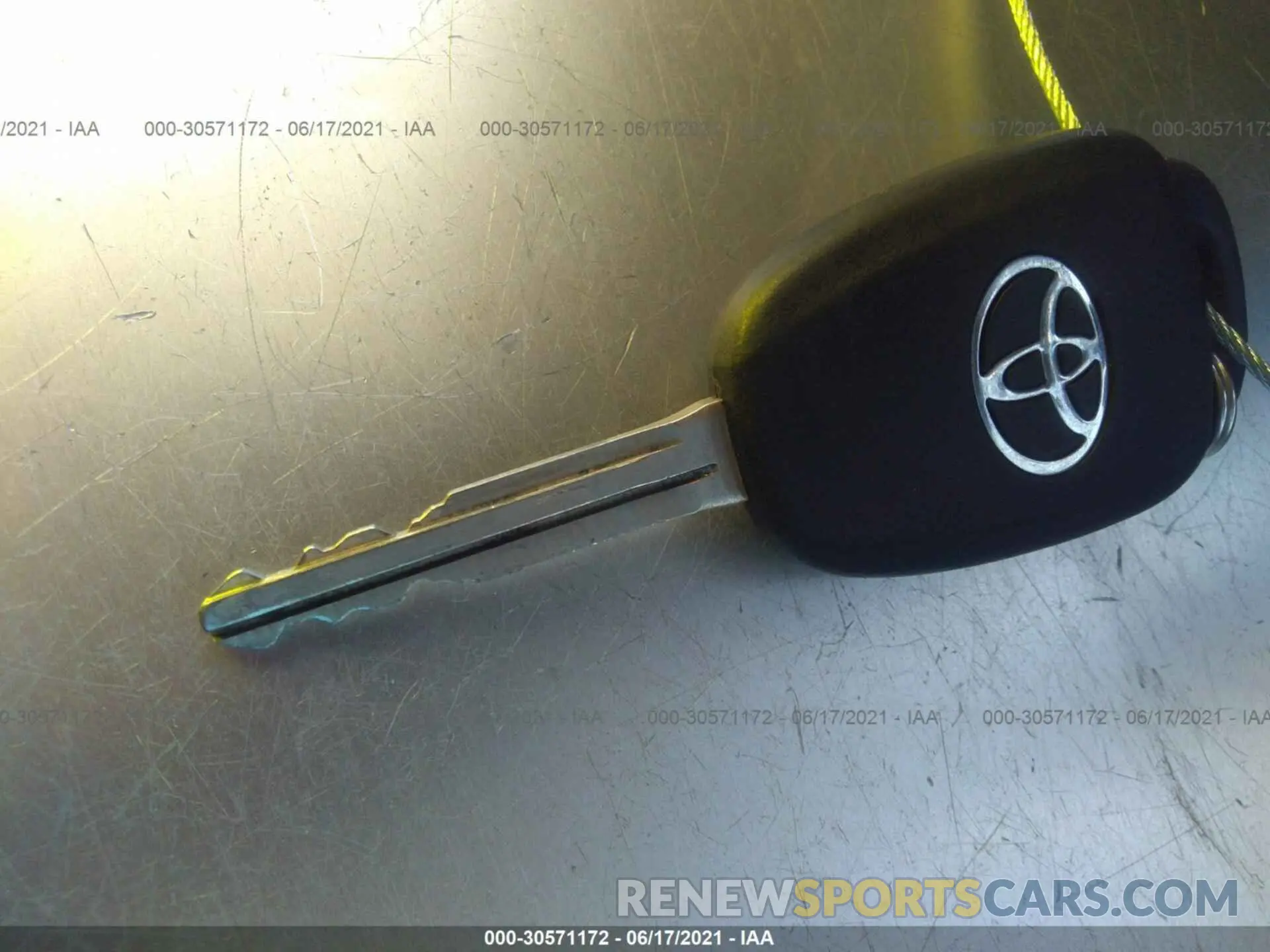 11 fotografías del automóvil dañado 5YFBURHE6KP870491 TOYOTA COROLLA 2019