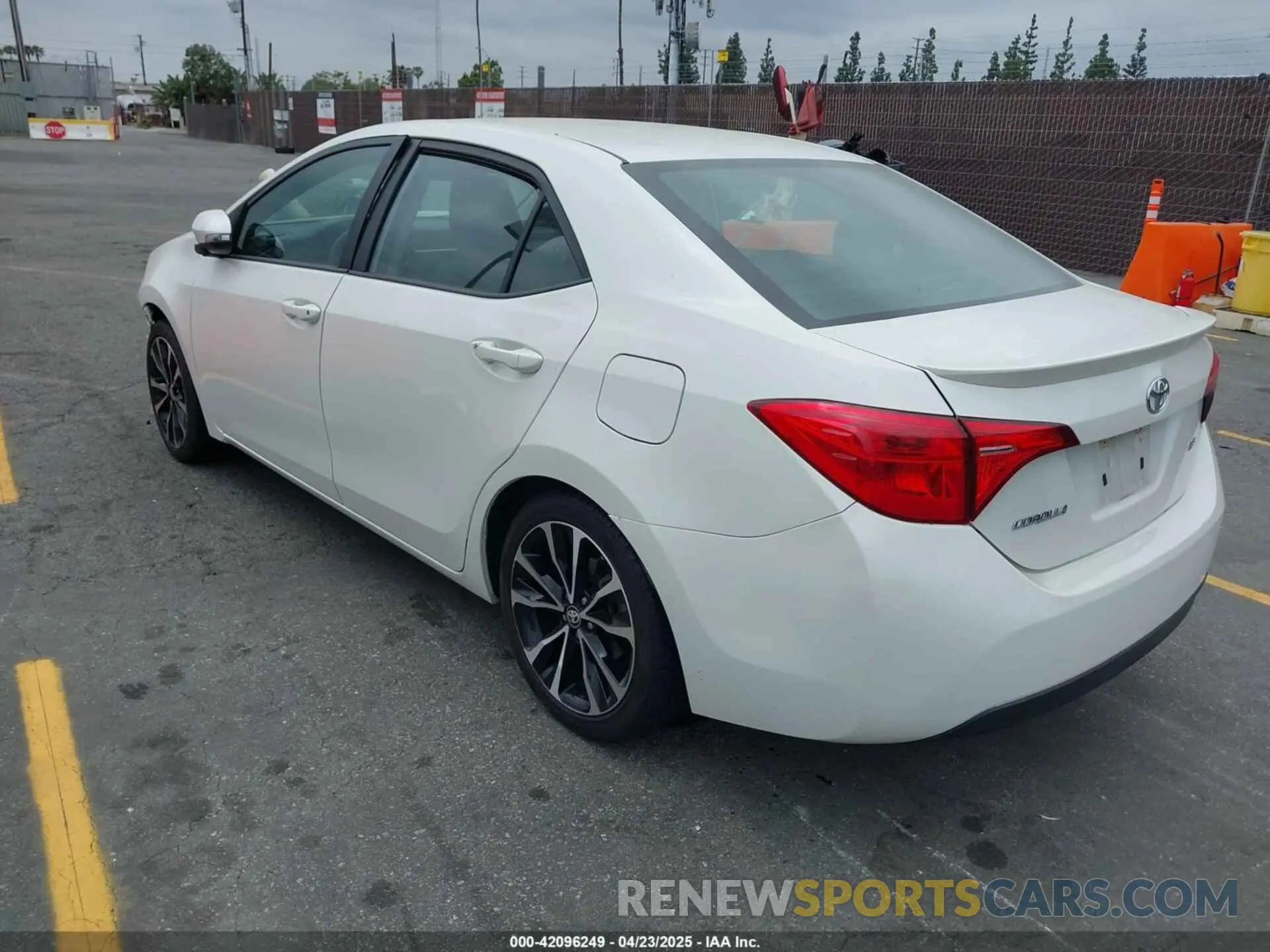 3 fotografías del automóvil dañado 5YFBURHE6KP873522 TOYOTA COROLLA 2019