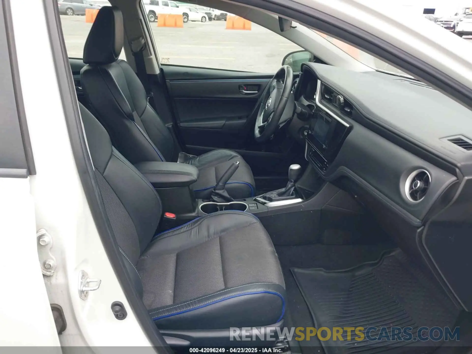 5 fotografías del automóvil dañado 5YFBURHE6KP873522 TOYOTA COROLLA 2019