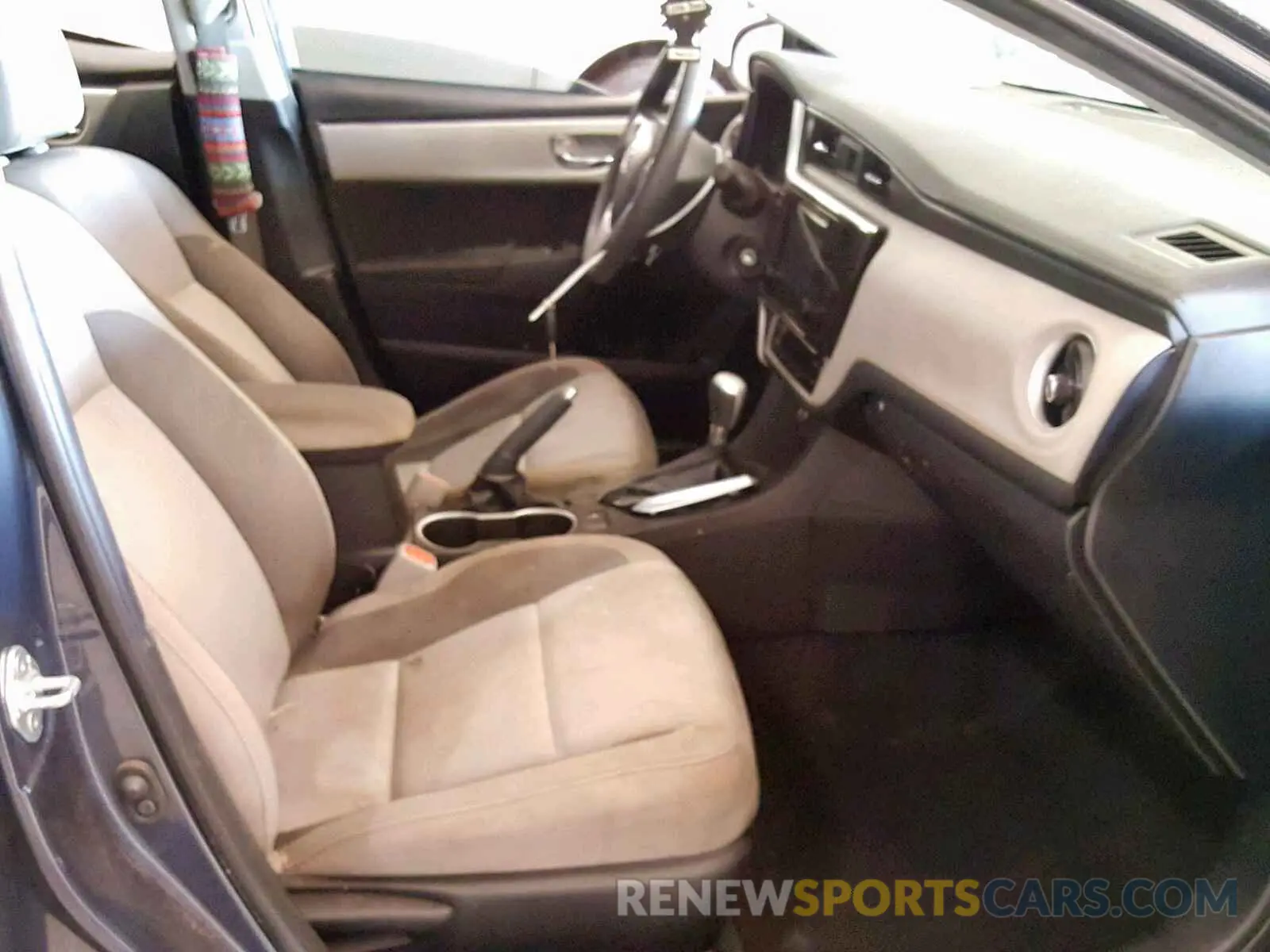 5 fotografías del automóvil dañado 5YFBURHE6KP878140 TOYOTA COROLLA 2019