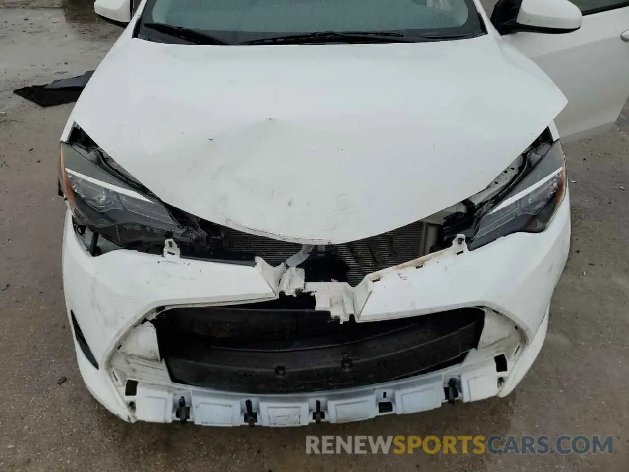 12 fotografías del automóvil dañado 5YFBURHE6KP884410 TOYOTA COROLLA 2019