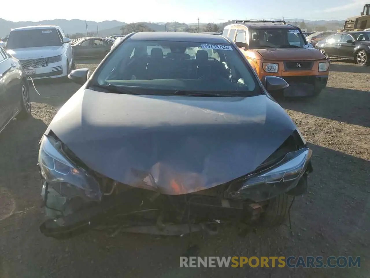 5 fotografías del automóvil dañado 5YFBURHE6KP885914 TOYOTA COROLLA 2019