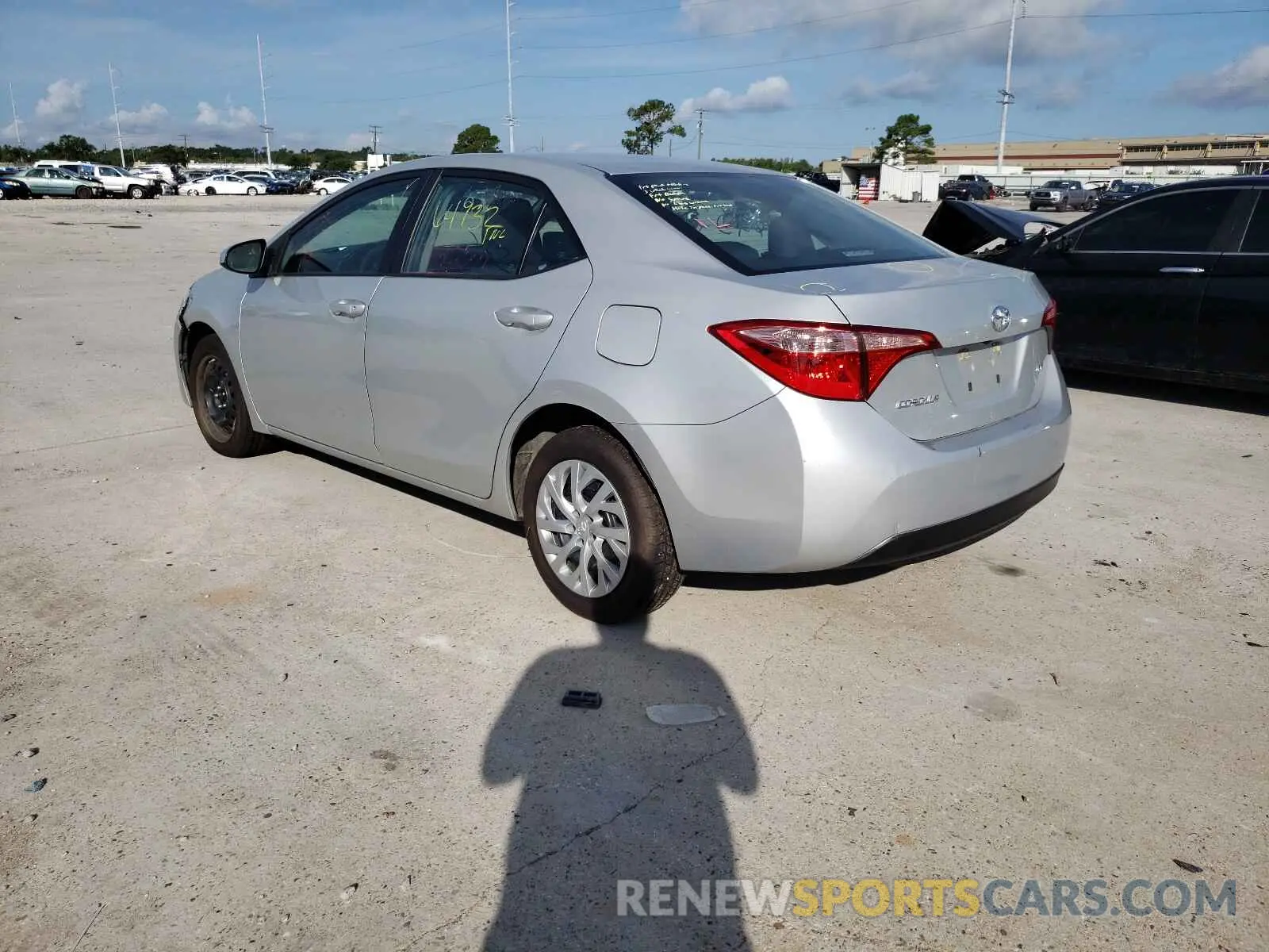 3 fotografías del automóvil dañado 5YFBURHE6KP887064 TOYOTA COROLLA 2019