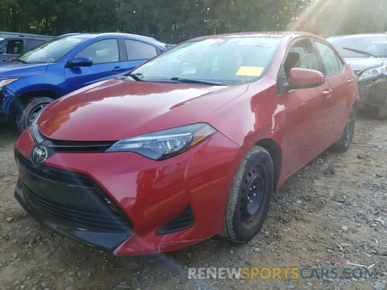 2 fotografías del automóvil dañado 5YFBURHE6KP888800 TOYOTA COROLLA 2019