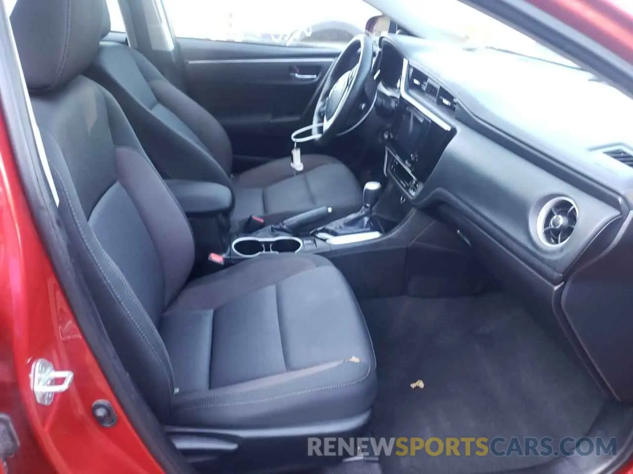 5 fotografías del automóvil dañado 5YFBURHE6KP888800 TOYOTA COROLLA 2019