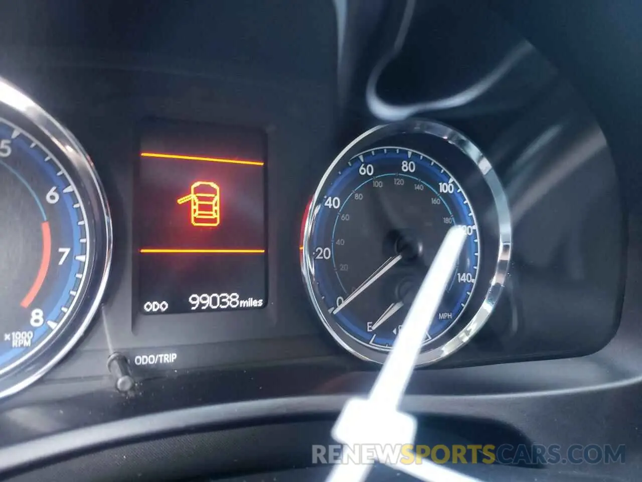 8 fotografías del automóvil dañado 5YFBURHE6KP888800 TOYOTA COROLLA 2019