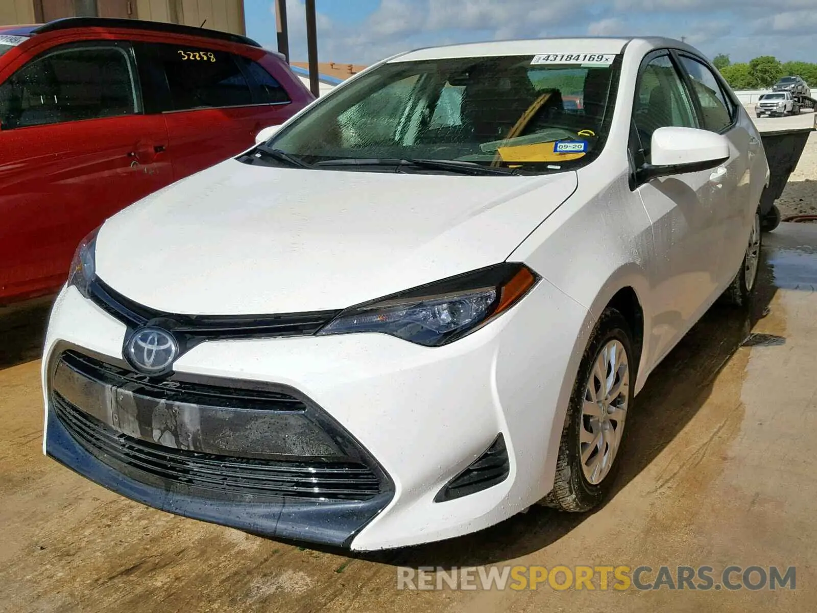 2 fotografías del automóvil dañado 5YFBURHE6KP899201 TOYOTA COROLLA 2019