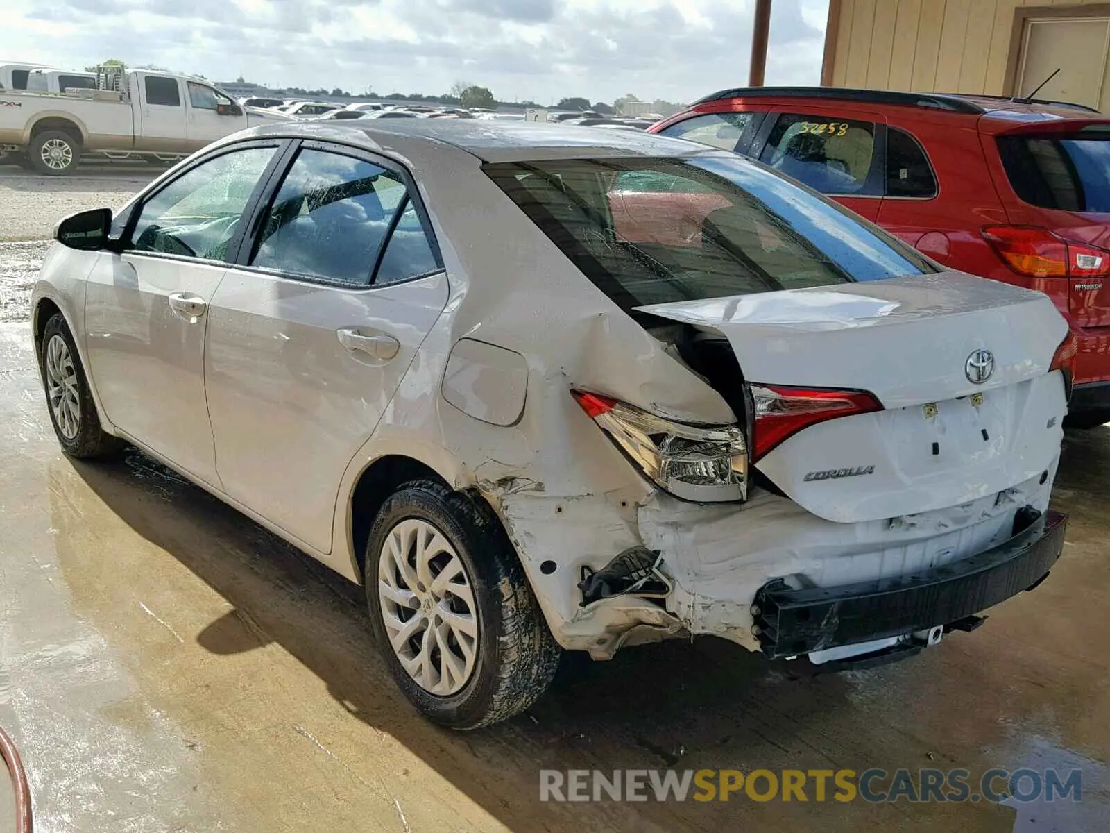 3 fotografías del automóvil dañado 5YFBURHE6KP899201 TOYOTA COROLLA 2019