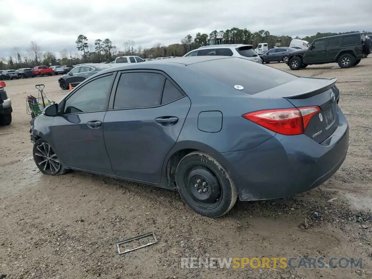 2 fotografías del automóvil dañado 5YFBURHE6KP901447 TOYOTA COROLLA 2019
