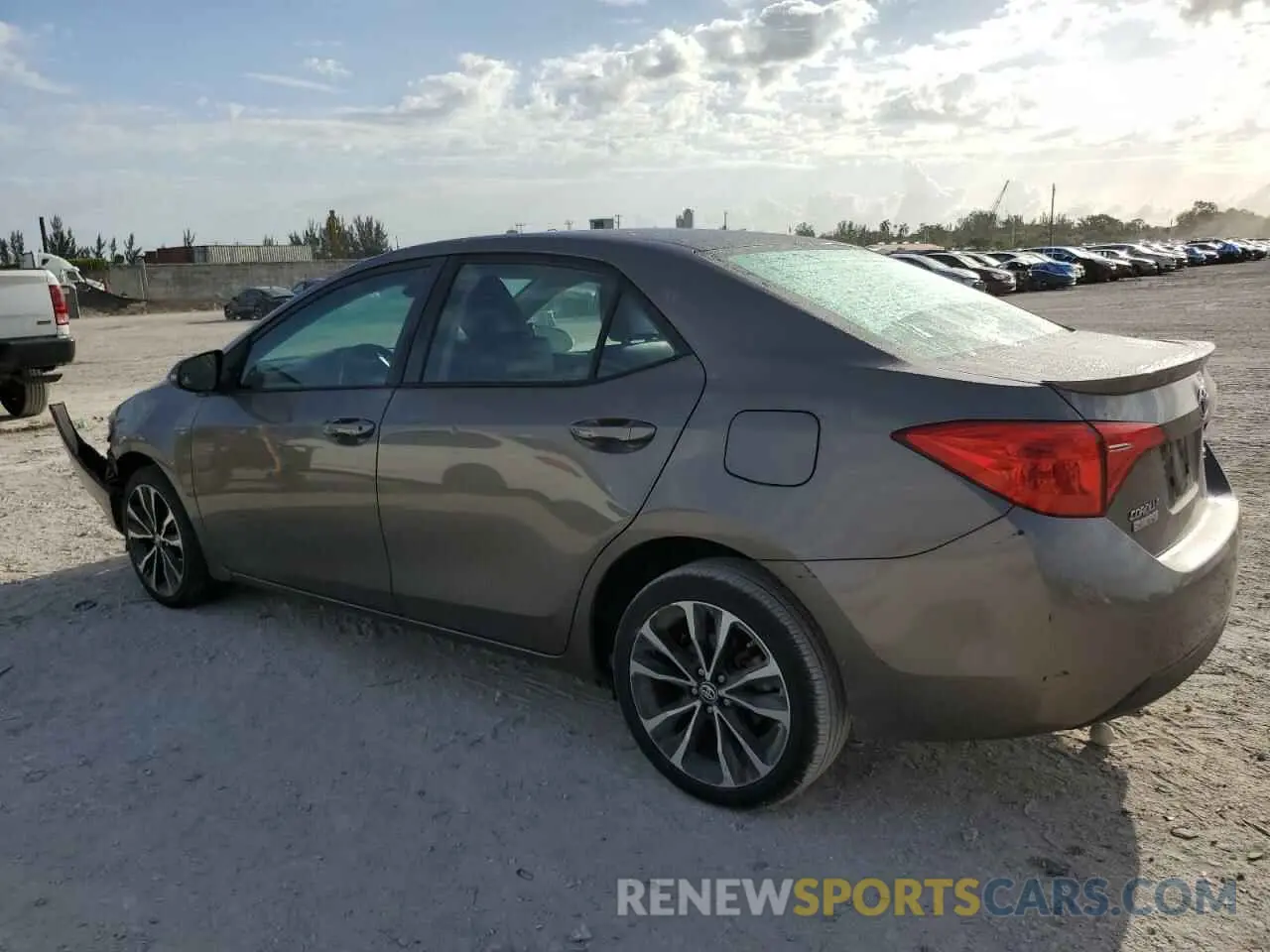 2 fotografías del automóvil dañado 5YFBURHE6KP911833 TOYOTA COROLLA 2019
