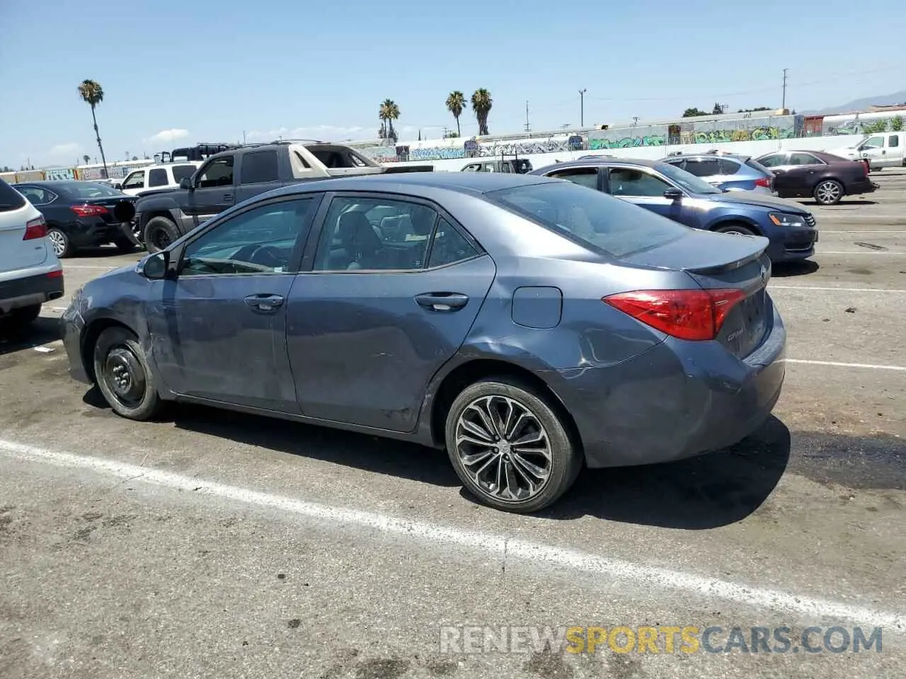 2 fotografías del automóvil dañado 5YFBURHE6KP915459 TOYOTA COROLLA 2019