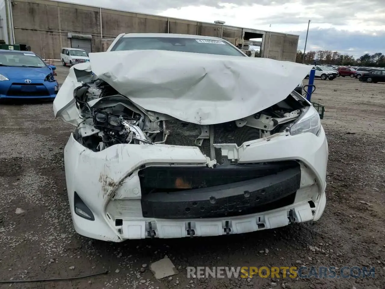 5 fotografías del automóvil dañado 5YFBURHE6KP917373 TOYOTA COROLLA 2019