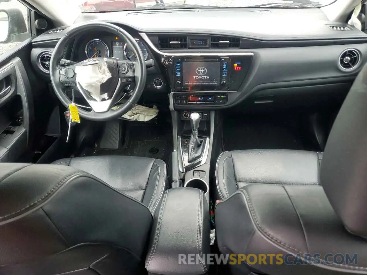 8 fotografías del automóvil dañado 5YFBURHE6KP917373 TOYOTA COROLLA 2019