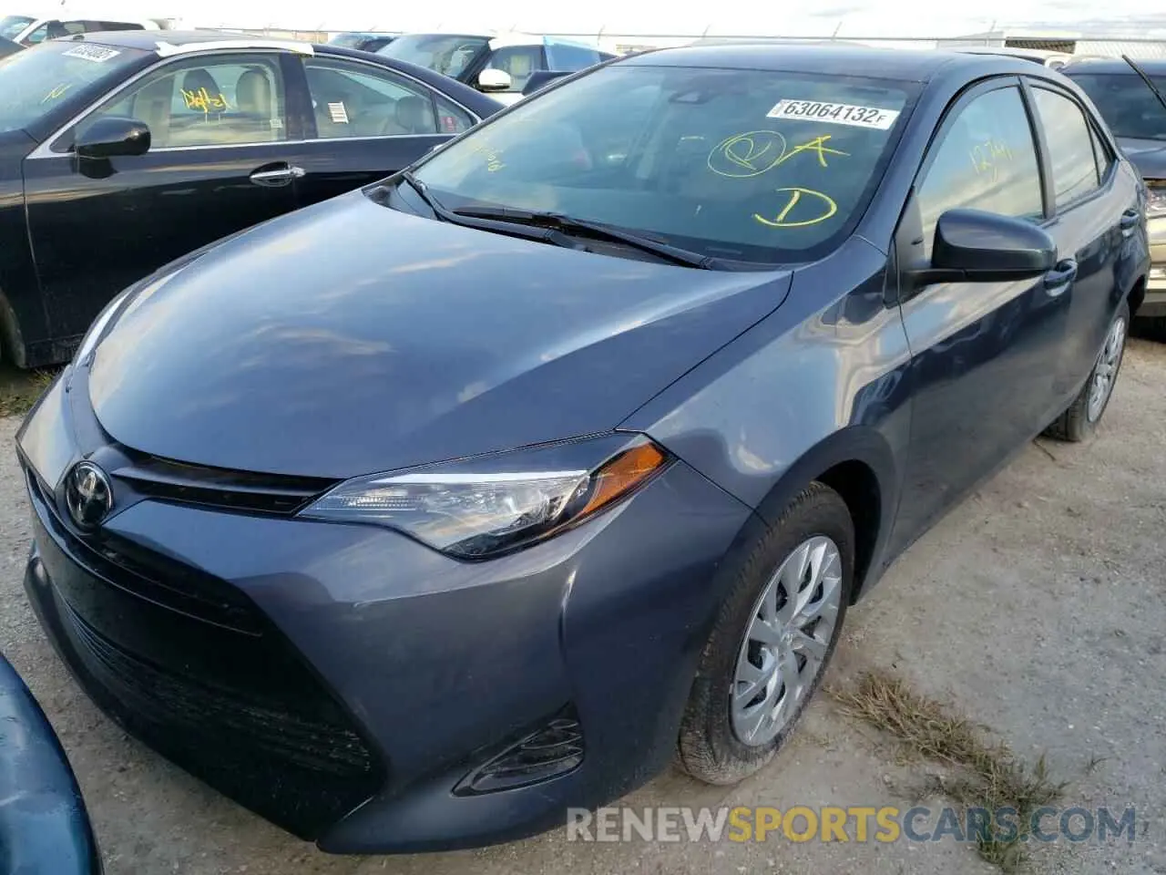 2 fotografías del automóvil dañado 5YFBURHE6KP920094 TOYOTA COROLLA 2019