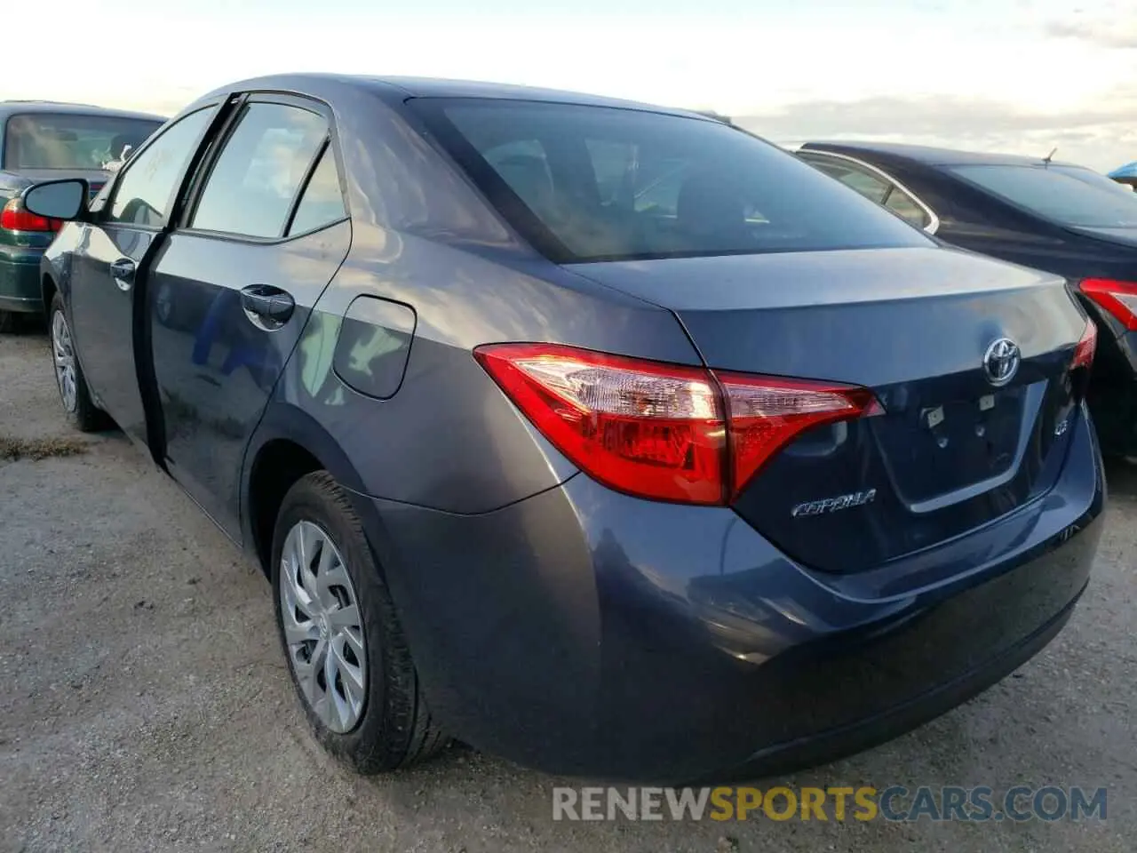 3 fotografías del automóvil dañado 5YFBURHE6KP920094 TOYOTA COROLLA 2019
