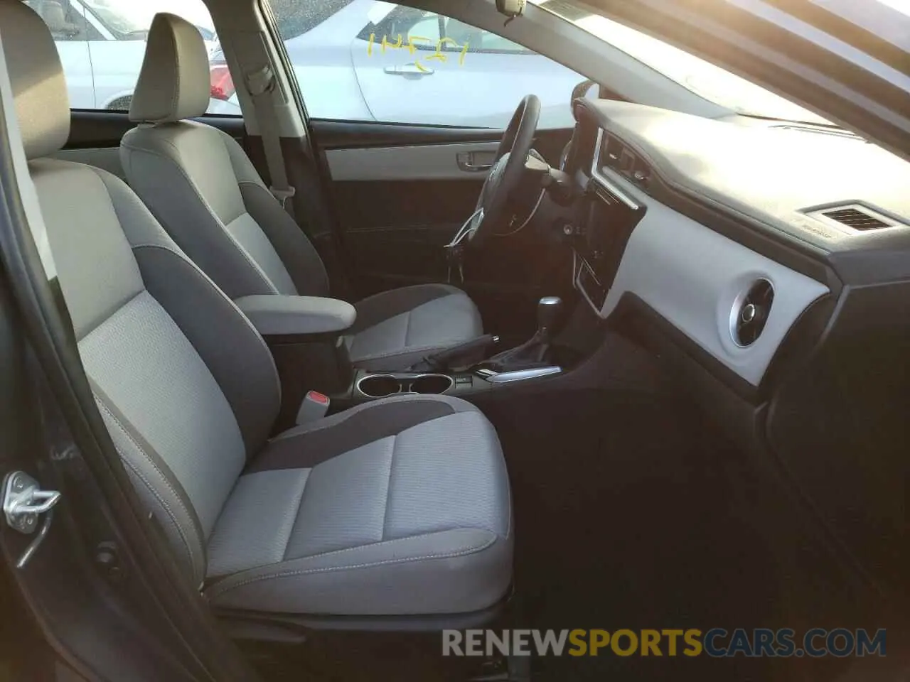 5 fotografías del automóvil dañado 5YFBURHE6KP920094 TOYOTA COROLLA 2019