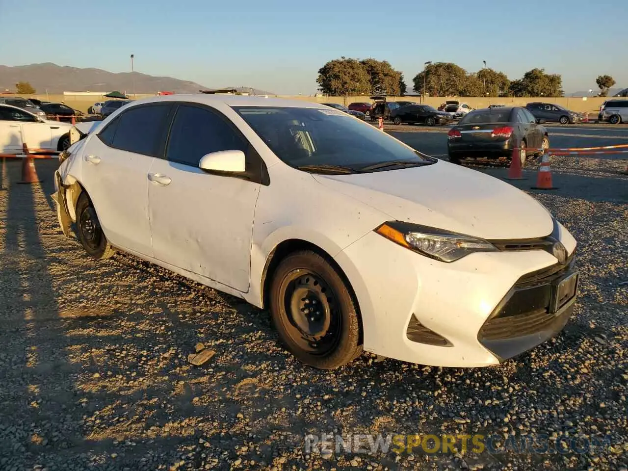 4 fotografías del automóvil dañado 5YFBURHE6KP922119 TOYOTA COROLLA 2019