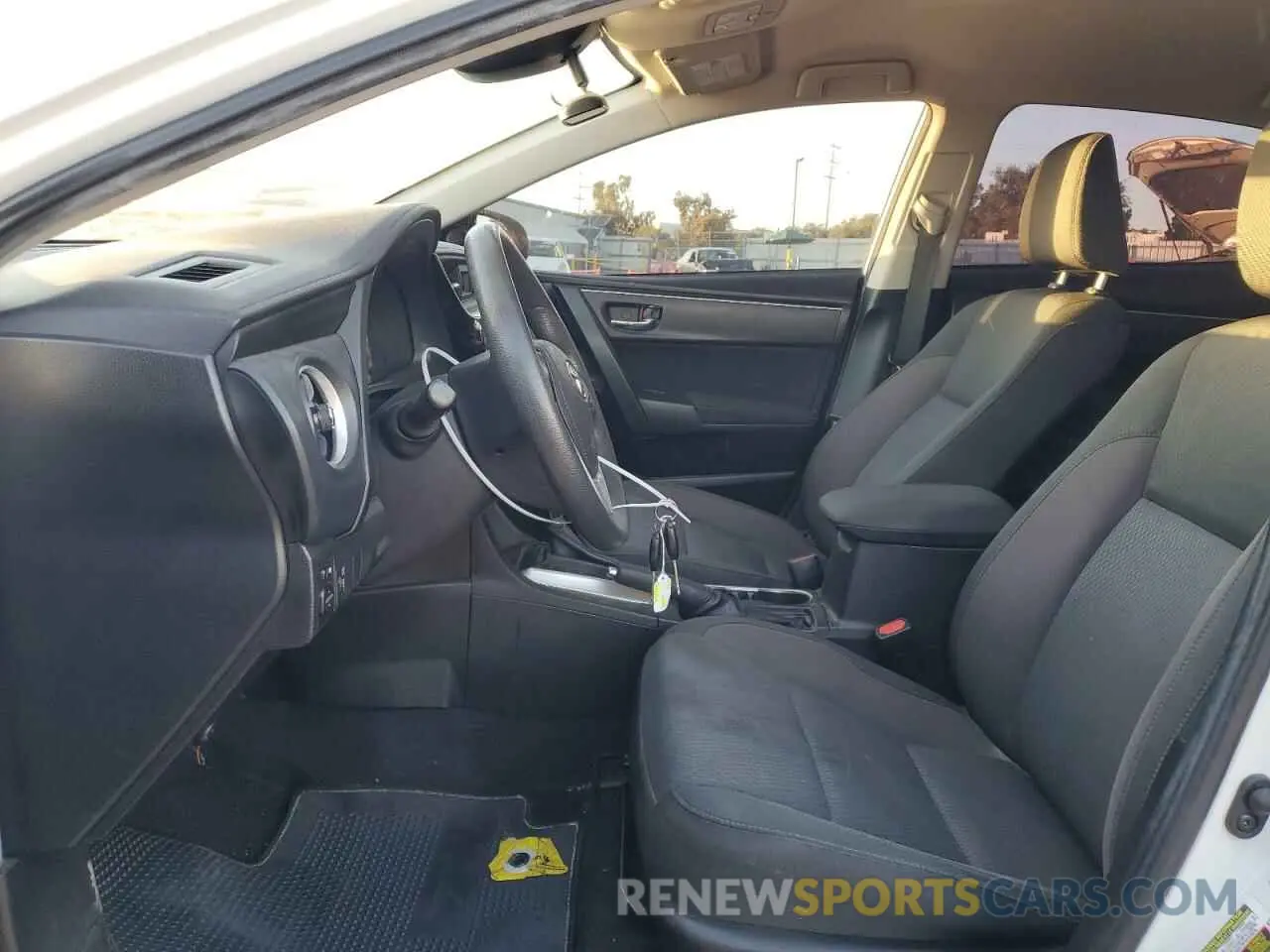 7 fotografías del automóvil dañado 5YFBURHE6KP922119 TOYOTA COROLLA 2019