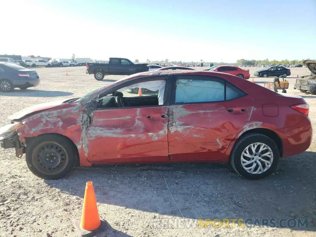 9 fotografías del automóvil dañado 5YFBURHE6KP930639 TOYOTA COROLLA 2019
