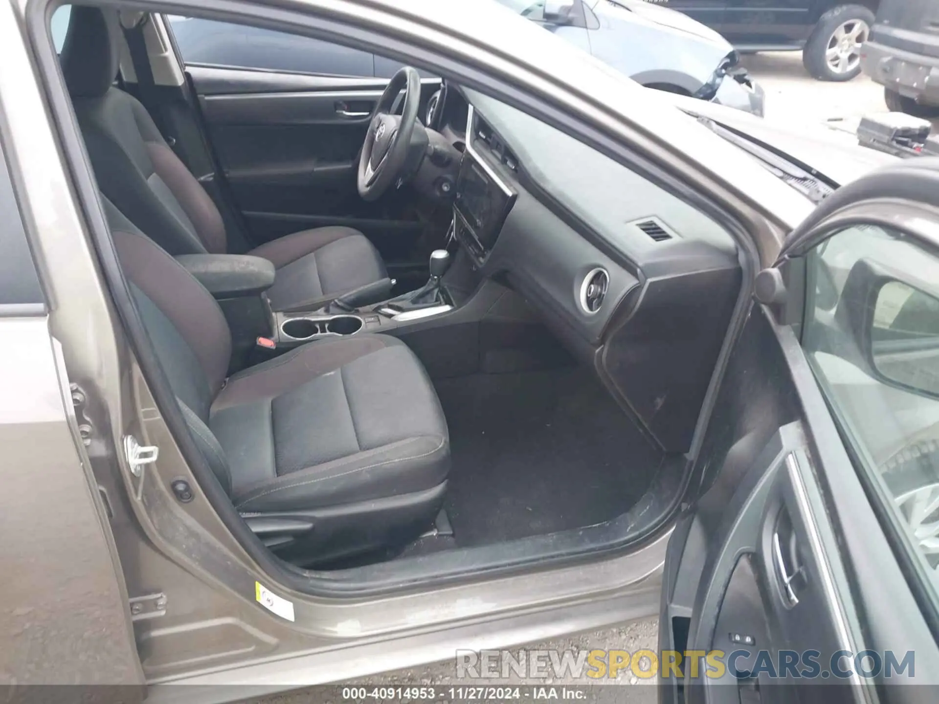 5 fotografías del automóvil dañado 5YFBURHE6KP931239 TOYOTA COROLLA 2019