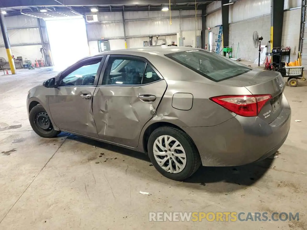 2 fotografías del automóvil dañado 5YFBURHE6KP938739 TOYOTA COROLLA 2019