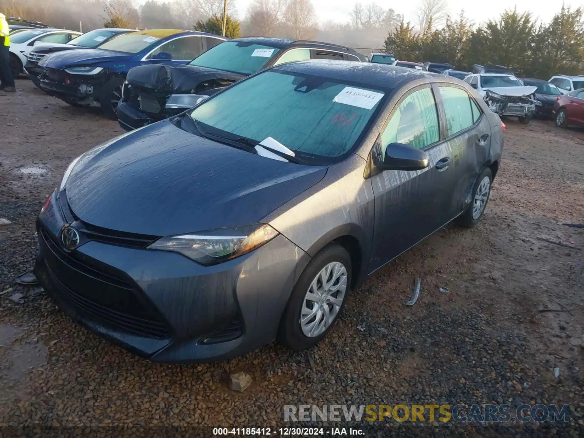 2 fotografías del automóvil dañado 5YFBURHE6KP946677 TOYOTA COROLLA 2019