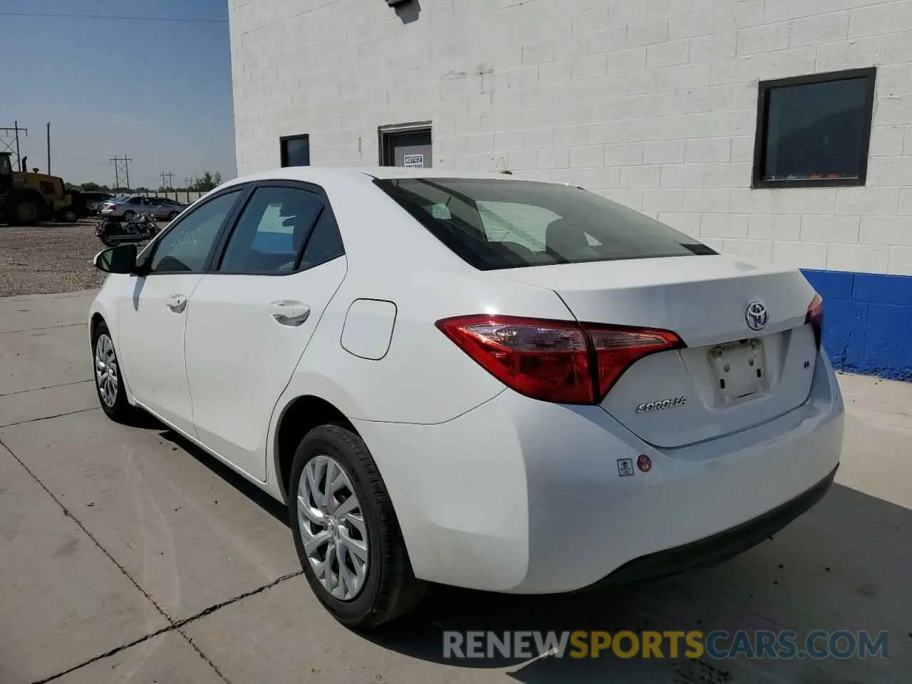 3 fotografías del automóvil dañado 5YFBURHE6KP947554 TOYOTA COROLLA 2019