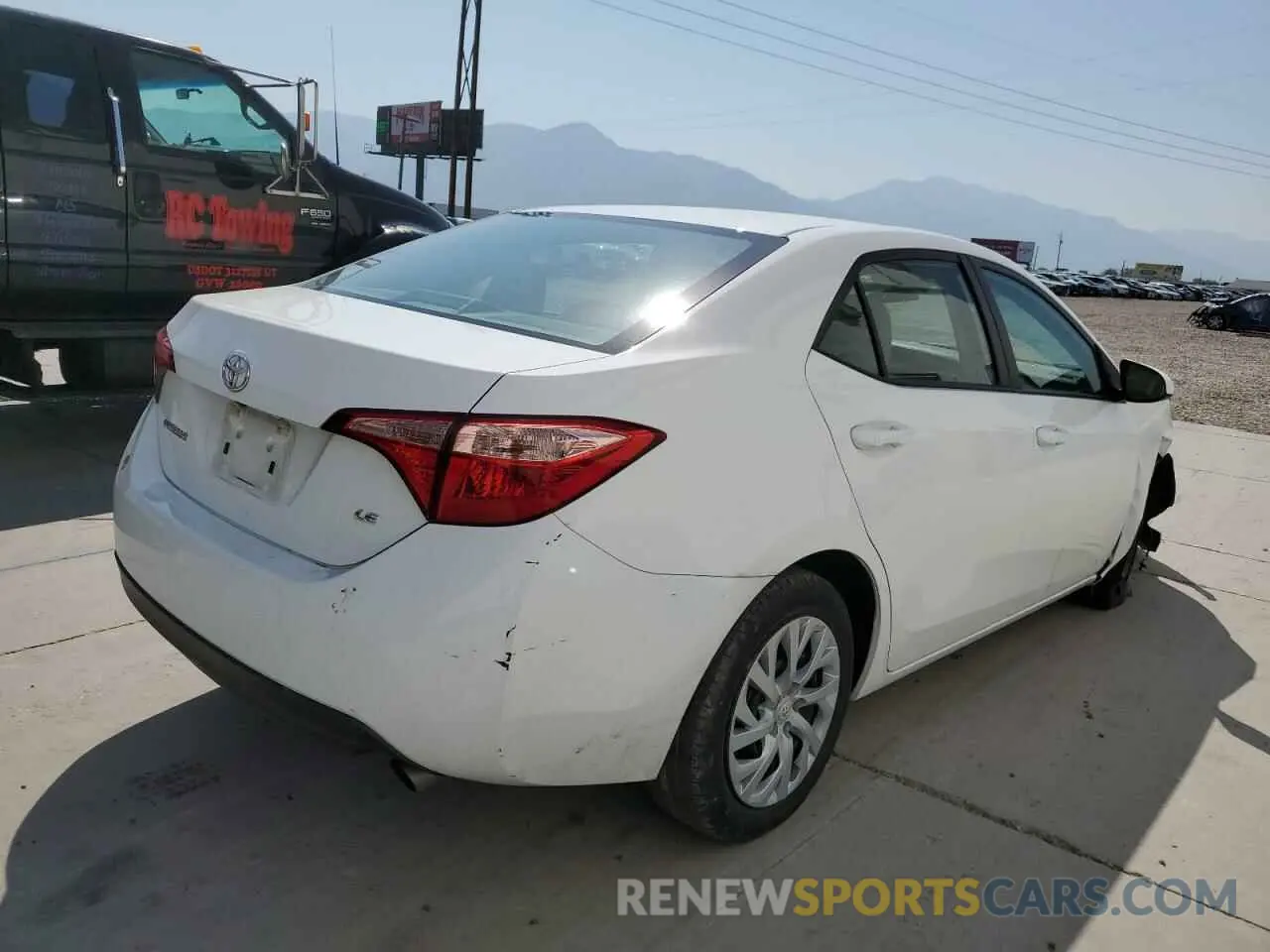 4 fotografías del automóvil dañado 5YFBURHE6KP947554 TOYOTA COROLLA 2019
