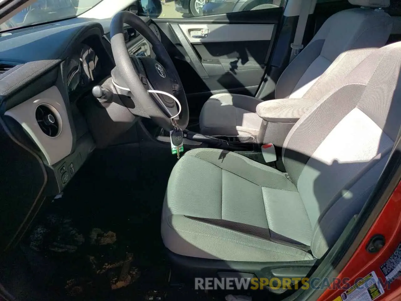 7 fotografías del automóvil dañado 5YFBURHE7KP860441 TOYOTA COROLLA 2019