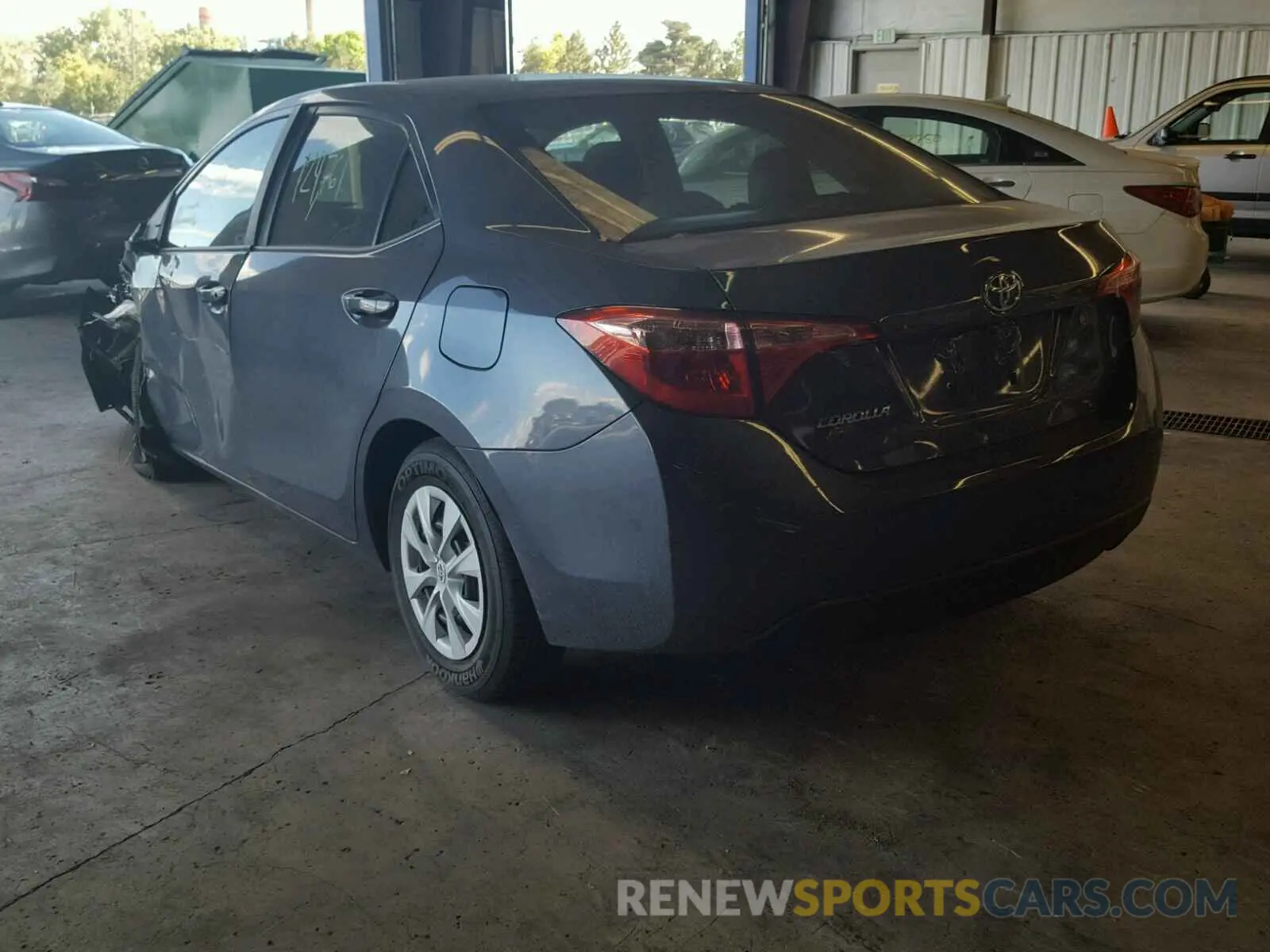 3 fotografías del automóvil dañado 5YFBURHE7KP863324 TOYOTA COROLLA 2019