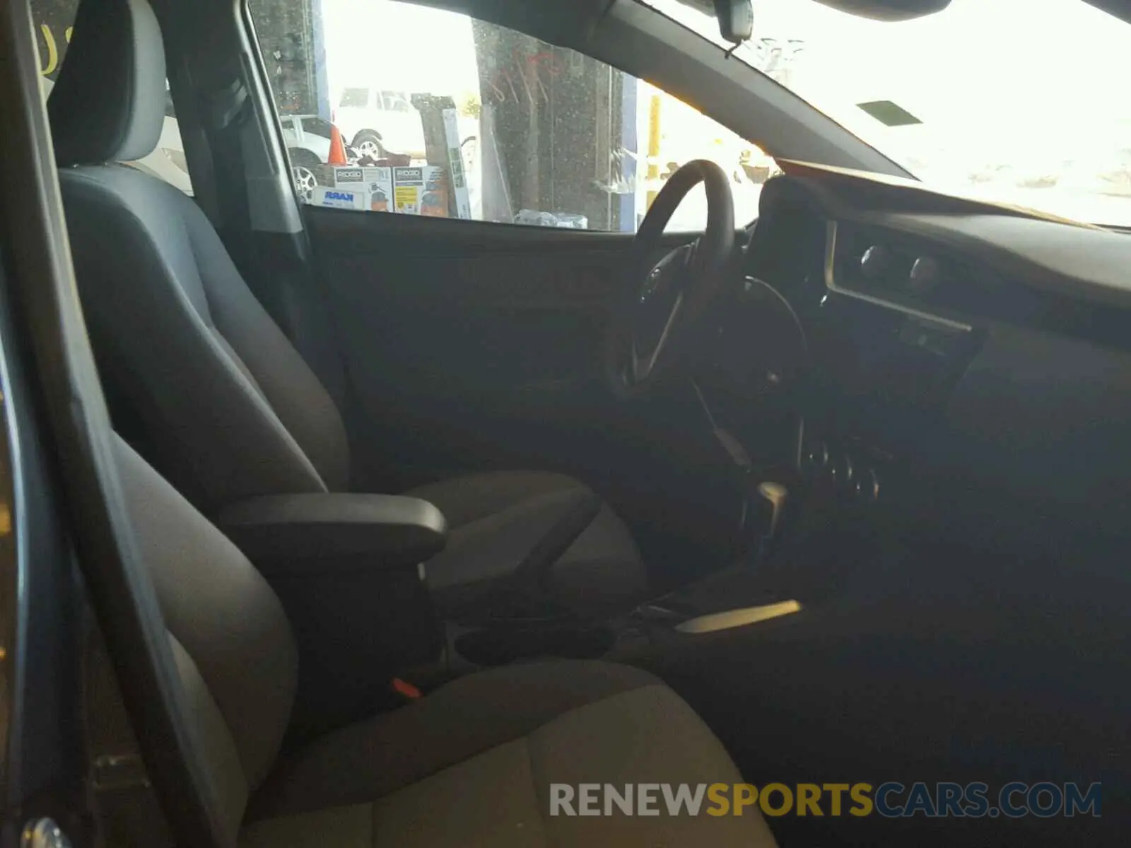 5 fotografías del automóvil dañado 5YFBURHE7KP863324 TOYOTA COROLLA 2019