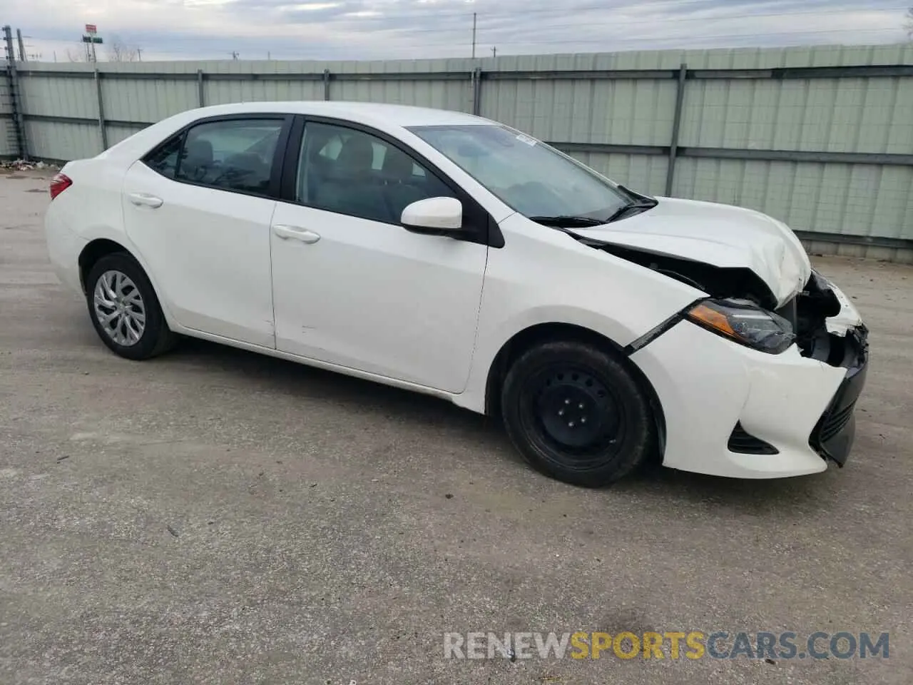 4 fotografías del automóvil dañado 5YFBURHE7KP863520 TOYOTA COROLLA 2019