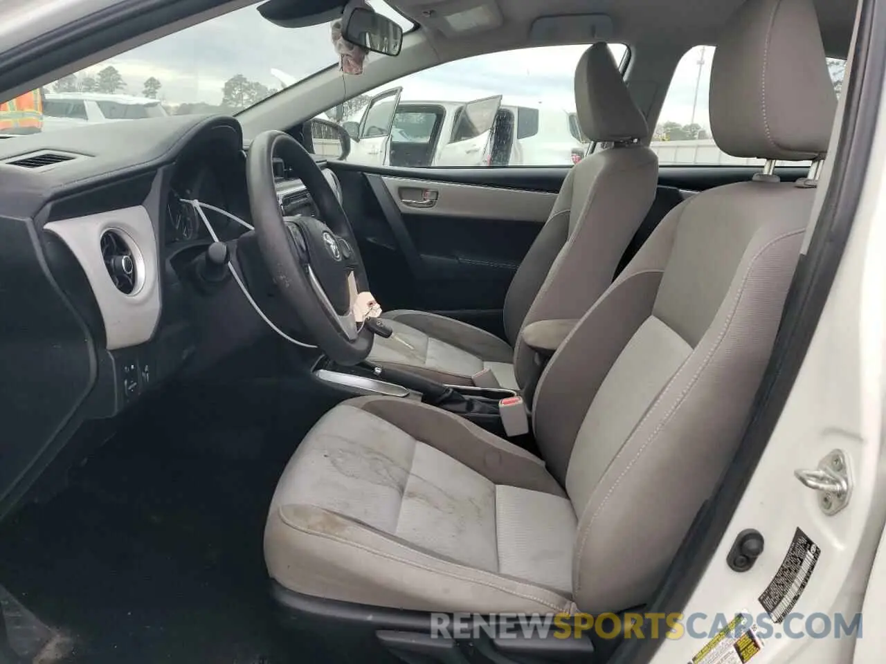 7 fotografías del automóvil dañado 5YFBURHE7KP863520 TOYOTA COROLLA 2019