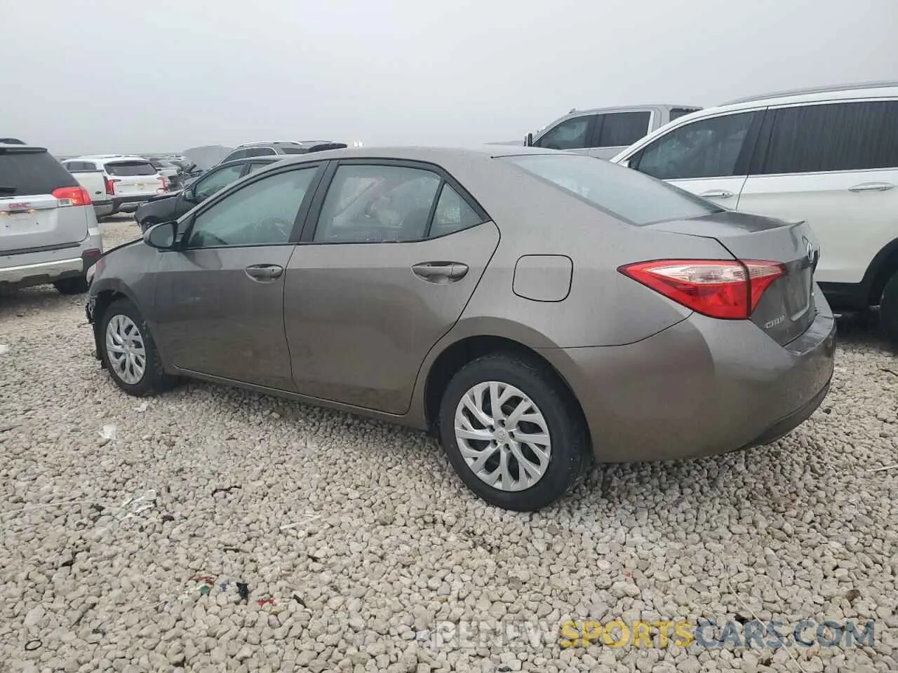2 fotografías del automóvil dañado 5YFBURHE7KP874033 TOYOTA COROLLA 2019