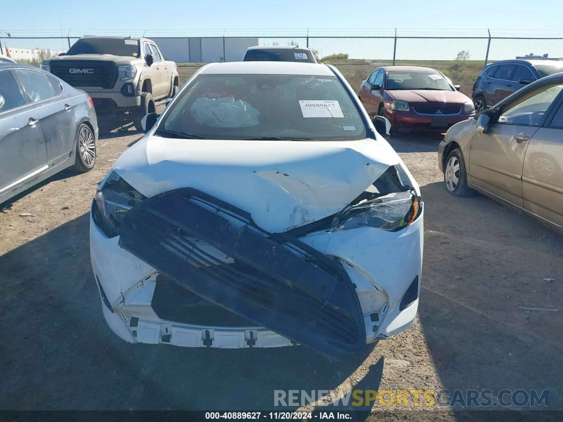 12 fotografías del automóvil dañado 5YFBURHE7KP875277 TOYOTA COROLLA 2019