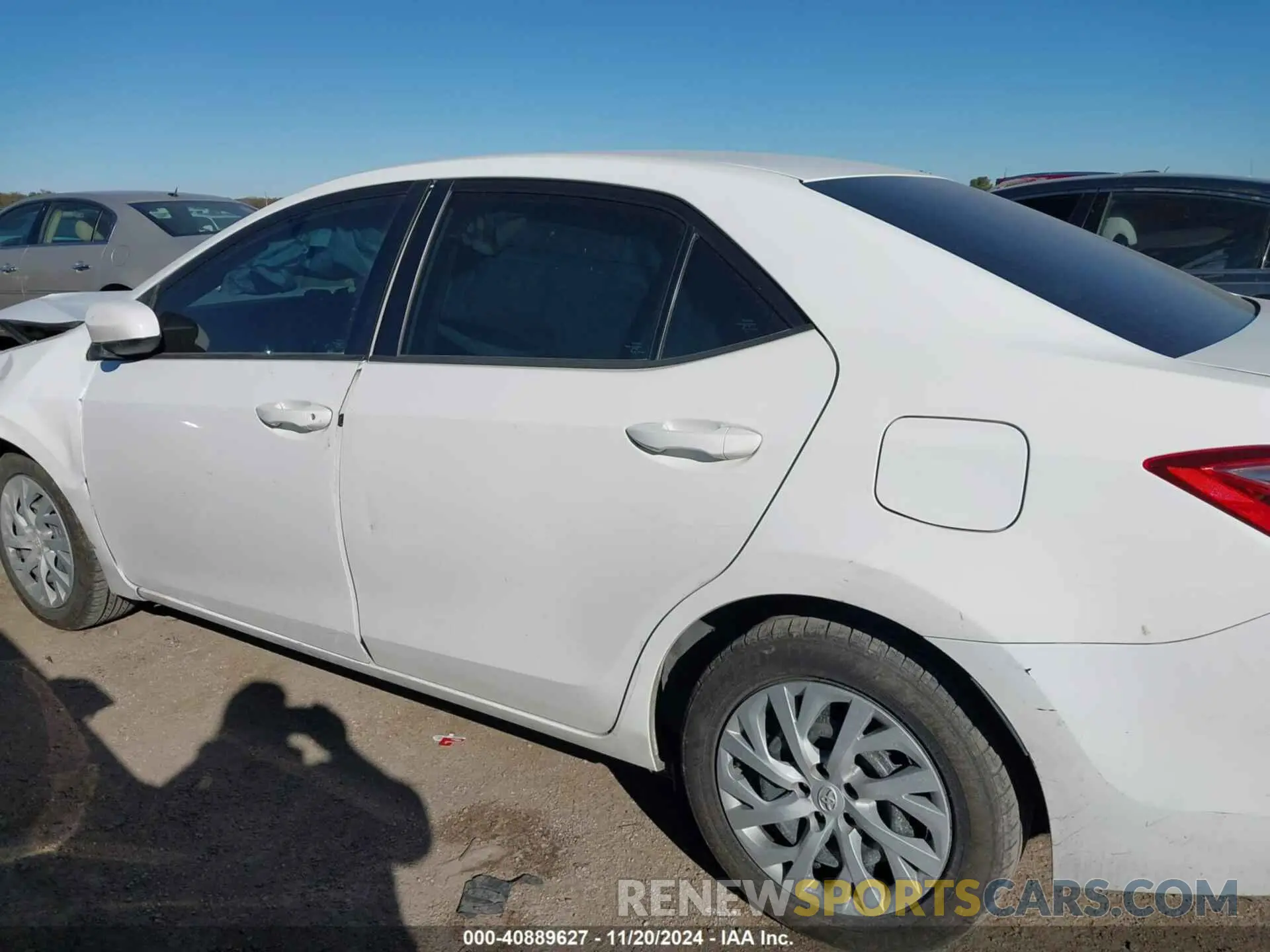 14 fotografías del automóvil dañado 5YFBURHE7KP875277 TOYOTA COROLLA 2019
