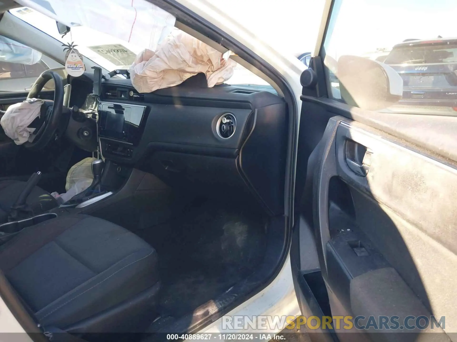 5 fotografías del automóvil dañado 5YFBURHE7KP875277 TOYOTA COROLLA 2019