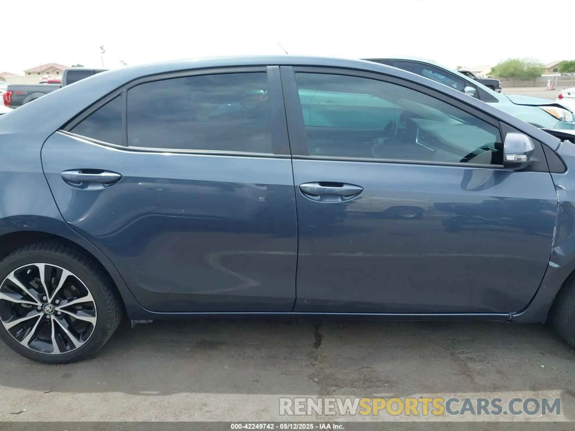 14 fotografías del automóvil dañado 5YFBURHE7KP879801 TOYOTA COROLLA 2019