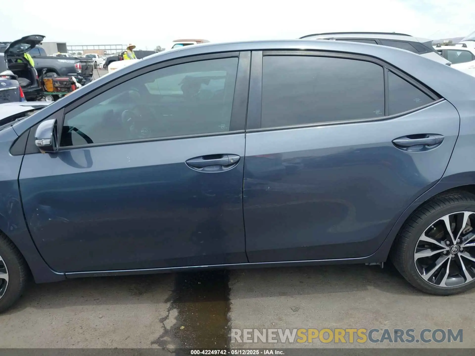 15 fotografías del automóvil dañado 5YFBURHE7KP879801 TOYOTA COROLLA 2019