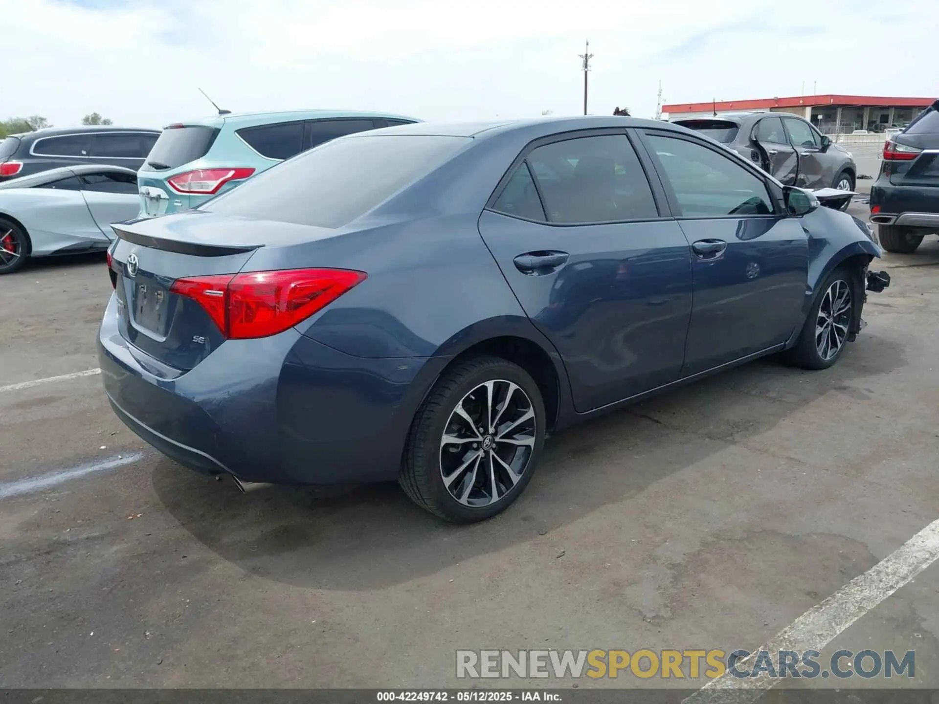 4 fotografías del automóvil dañado 5YFBURHE7KP879801 TOYOTA COROLLA 2019