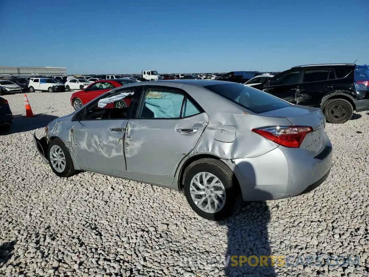 2 fotografías del automóvil dañado 5YFBURHE7KP882892 TOYOTA COROLLA 2019