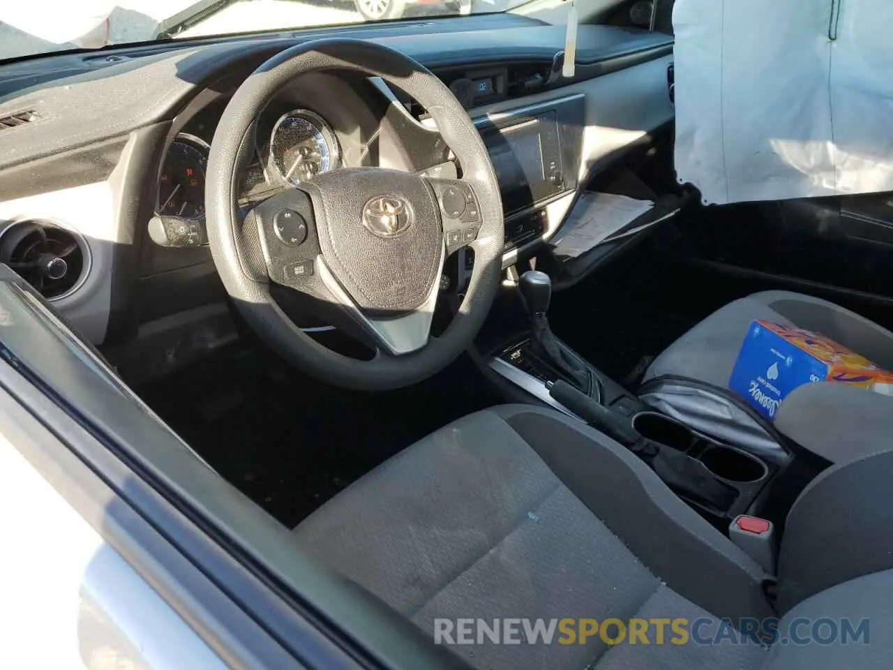 8 fotografías del automóvil dañado 5YFBURHE7KP882892 TOYOTA COROLLA 2019