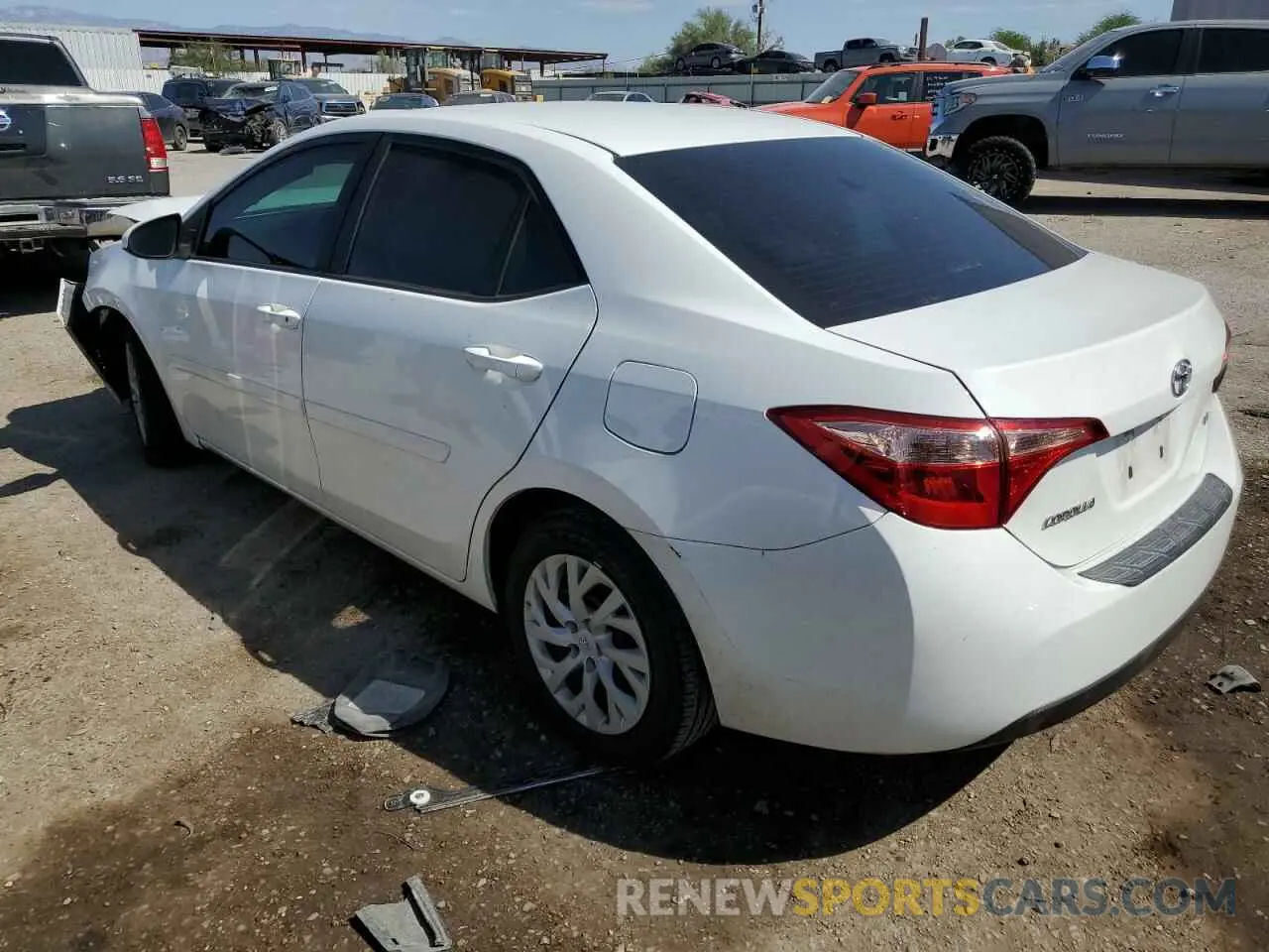 2 fotografías del automóvil dañado 5YFBURHE7KP883007 TOYOTA COROLLA 2019